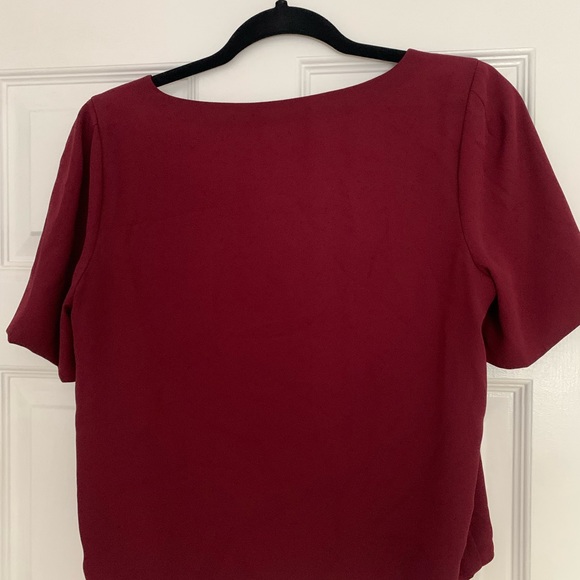 Women’s Aritzia Babaton Crop Dress Shirt in Maroon Sz Small - Picture 2 of 2